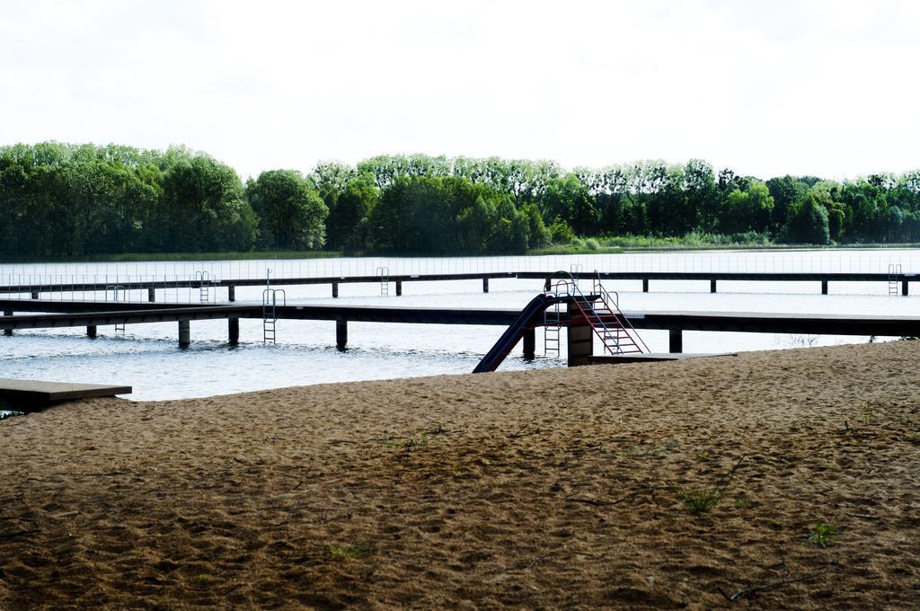 Pensjonat Lido Antonin  エクステリア 写真